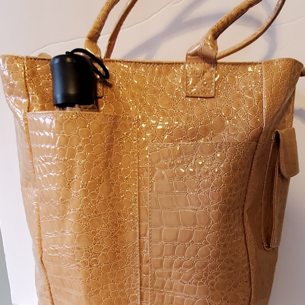 Buxton Tote an Umbrella